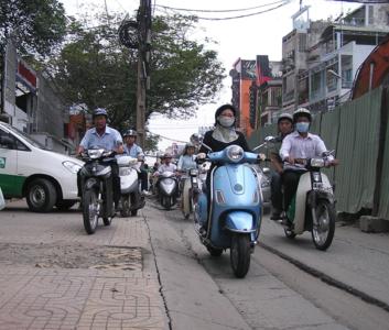 Vỉa hè mới làm đã... xuống cấp